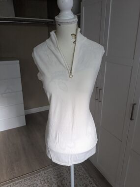 le chateau Sleeveless White Half-Zip Tank